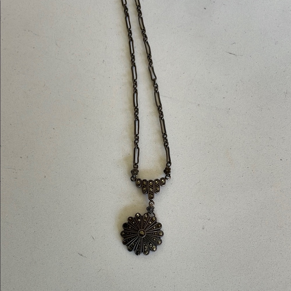 Elegant Black Pendant Necklace vintage